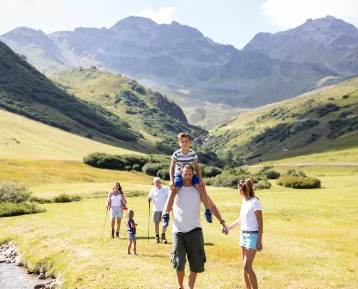 Familienwanderung © Serfaus Fiss Ladis Marketing GmbH / Daniel Zangerl